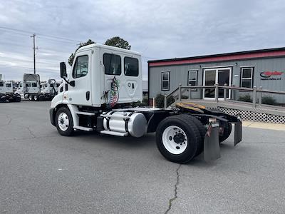 Used 2019 Freightliner Cascadia Detroit DD13 Semi Truck for sale #809262 - photo 2