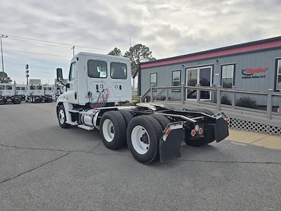 Used 2019 Freightliner Cascadia - photo 1