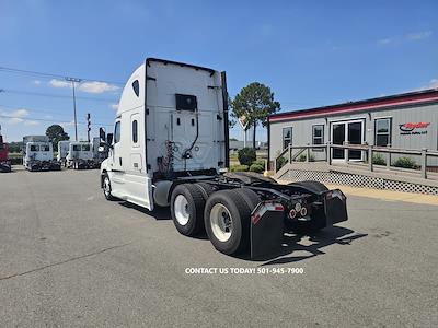 Used 2019 Freightliner Cascadia Detroit Diesel DD15 Semi Truck with Sleeper Cab for sale #822670 - photo 2