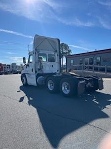 Used 2019 Freightliner Cascadia Cummins X15 Semi Truck for sale #861179 - photo 2