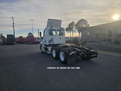 Used 2019 Freightliner Cascadia Detroit Diesel DD15 Semi Truck for sale #867476 - photo 2
