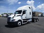 Used 2020 Freightliner Cascadia Detroit Diesel DD15 Semi Truck with Sleeper Cab for sale #274001 - photo 1
