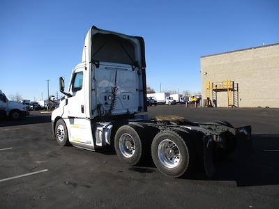 Used 2022 Freightliner Cascadia Detroit Diesel DD15 Semi Truck for sale #510369 - photo 2