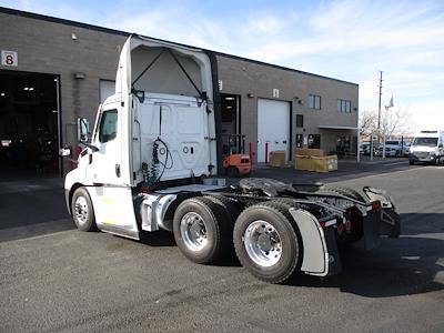 Used 2022 Freightliner Cascadia Detroit Diesel DD15 Semi Truck for sale #510376 - photo 2