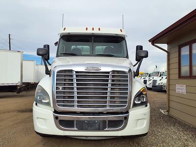 Used 2017 Freightliner Cascadia Detroit Diesel DD15 Semi Truck for sale #671793 - photo 2