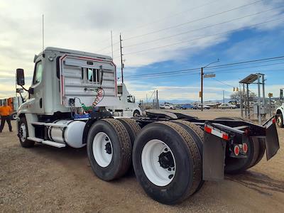Used 2017 Freightliner Cascadia Detroit Diesel DD15 Semi Truck for sale #671793 - photo 2