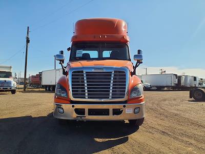Used 2018 Freightliner Cascadia Detroit Diesel DD15 Semi Truck for sale #757965 - photo 2