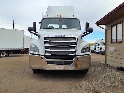 Used 2019 Freightliner Cascadia Detroit Diesel DD15 Semi Truck for sale #813128 - photo 2