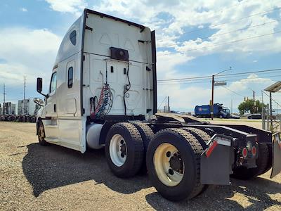 Used 2019 Freightliner Cascadia Detroit Diesel DD15 Semi Truck with Sleeper Cab for sale #875116 - photo 2