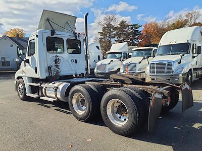 Used 2018 Freightliner Cascadia - photo 1