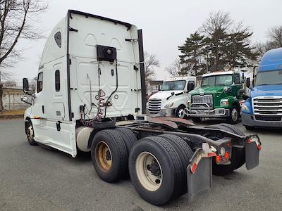 Used 2020 Freightliner Cascadia Detroit Diesel DD15 Semi Truck with Sleeper Cab for sale #239693 - photo 2