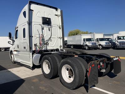 Used 2021 Freightliner Cascadia Detroit Diesel DD15 Semi Truck with Sleeper Cab for sale #259381 - photo 2