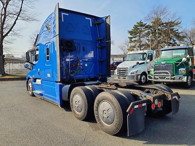 Used 2020 Freightliner Cascadia Detroit Diesel DD15 Semi Truck with Sleeper Cab for sale #268768 - photo 2