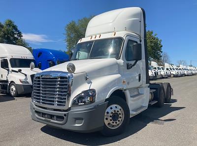 Used 2020 Freightliner Cascadia - photo 1