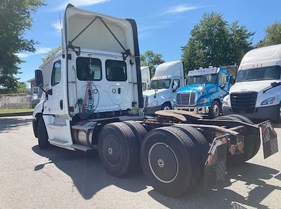 Used 2020 Freightliner Cascadia - photo 1