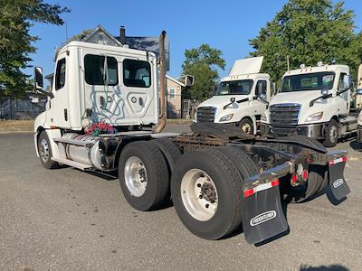Used 2020 Freightliner Cascadia Detroit Diesel DD15 Semi Truck for sale #277217 - photo 2