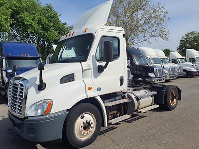 Used 2015 Freightliner Cascadia Detroit DD13 Semi Truck for sale #304097 - photo 2