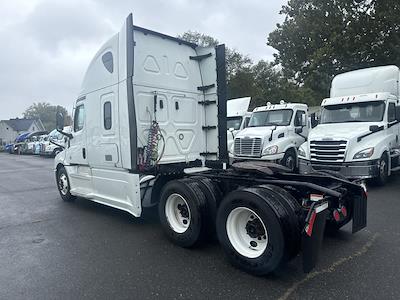 Used 2021 Freightliner Cascadia Detroit Diesel DD15 Semi Truck with Sleeper Cab for sale #519352 - photo 2