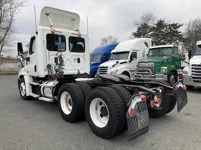Used 2015 Freightliner Cascadia Detroit DD13 Semi Truck for sale #568041 - photo 2