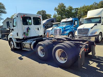 Used 2017 Freightliner Cascadia Detroit DD13 Semi Truck for sale #668081 - photo 2
