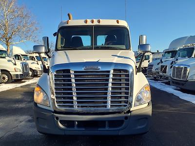 Used 2017 Freightliner Cascadia Detroit Diesel DD15 Semi Truck for sale #672665 - photo 2