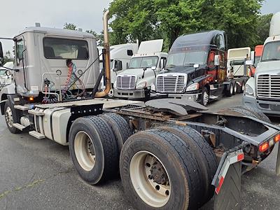 Used 2017 Mack CXU613 Semi Truck for sale #677387 - photo 2