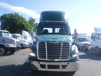 Used 2017 Freightliner Cascadia Detroit Diesel DD15 Semi Truck for sale #678366 - photo 2