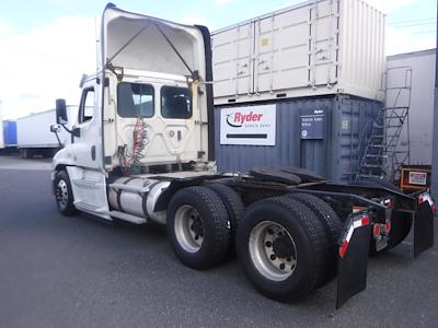 Used 2018 Freightliner Cascadia Detroit Diesel DD15 Semi Truck for sale #681640 - photo 2