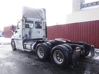 Used 2018 Freightliner Cascadia Detroit Diesel DD15 Semi Truck for sale #681691 - photo 2