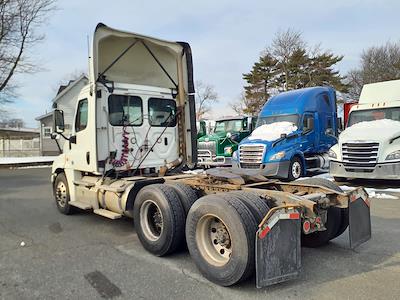 Used 2018 Freightliner Cascadia - photo 1