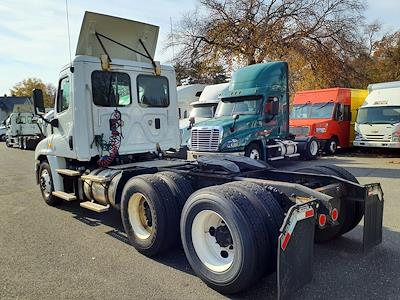 Used 2017 Freightliner Cascadia Detroit DD13 Semi Truck for sale #744736 - photo 2