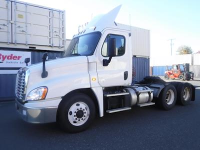 Used 2017 Freightliner Cascadia Detroit DD13 Semi Truck for sale #744903 - photo 1