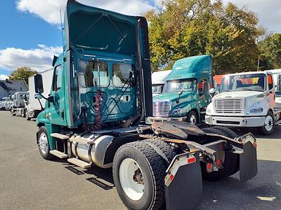 Used 2018 Freightliner Cascadia Detroit DD13 Semi Truck for sale #752774 - photo 2