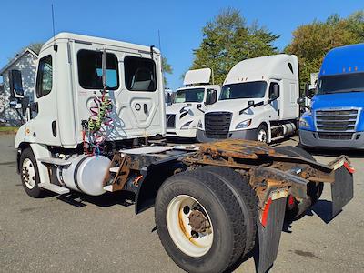 Used 2018 Freightliner Cascadia Detroit DD13 Semi Truck for sale #772585 - photo 2