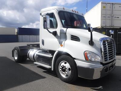 Used 2018 Freightliner Cascadia Detroit DD13 Semi Truck for sale #772586 - photo 1