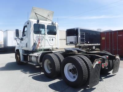 Used 2018 Freightliner Cascadia Detroit DD13 Semi Truck for sale #789469 - photo 2