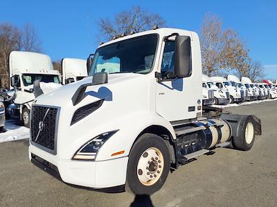 Used 2019 Volvo VNR Volvo D11 Semi Truck for sale #808791 - photo 1