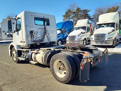 Used 2019 Volvo VNR Volvo D11 Semi Truck for sale #808791 - photo 2