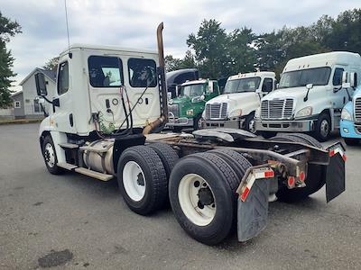 Used 2019 Freightliner Cascadia Detroit DD13 Semi Truck for sale #809116 - photo 2