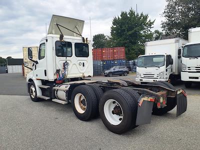 Used 2019 Freightliner Cascadia Detroit DD13 Semi Truck for sale #812877 - photo 2