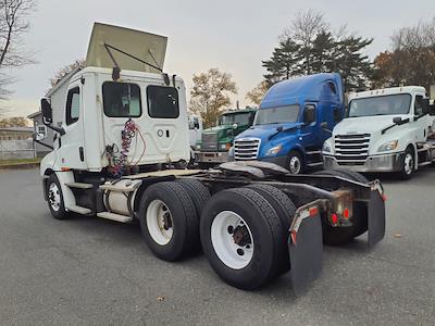 Used 2019 Freightliner Cascadia - photo 1