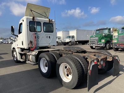 Used 2019 Freightliner Cascadia Detroit DD13 Semi Truck for sale #812924 - photo 2