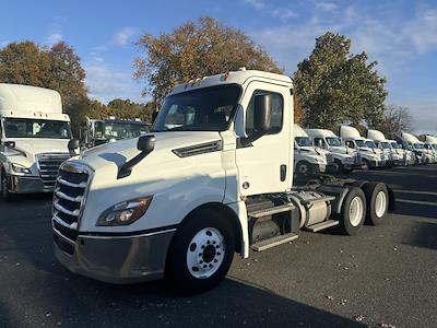 Used 2019 Freightliner Cascadia - photo 1