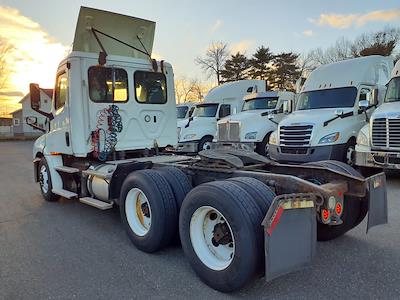 Used 2019 Freightliner Cascadia Detroit DD13 Semi Truck for sale #813011 - photo 2
