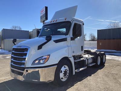 Used 2019 Freightliner Cascadia - photo 1