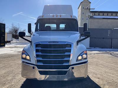 Used 2019 Freightliner Cascadia - photo 1