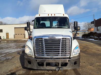 Used 2019 Freightliner Cascadia Detroit DD13 Semi Truck for sale #813630 - photo 2