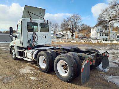 Used 2019 Freightliner Cascadia Detroit DD13 Semi Truck for sale #813630 - photo 2