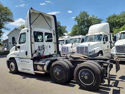 Used 2019 Freightliner Cascadia Detroit Diesel DD15 Semi Truck for sale #823046 - photo 2