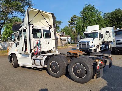 Used 2019 Freightliner Cascadia Detroit Diesel DD15 Semi Truck for sale #823048 - photo 2